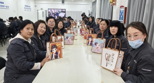 巧手綻芳華，巾幗展風(fēng)采——東綸科技開展“三八”婦女節(jié)手工創(chuàng)作活動(dòng)